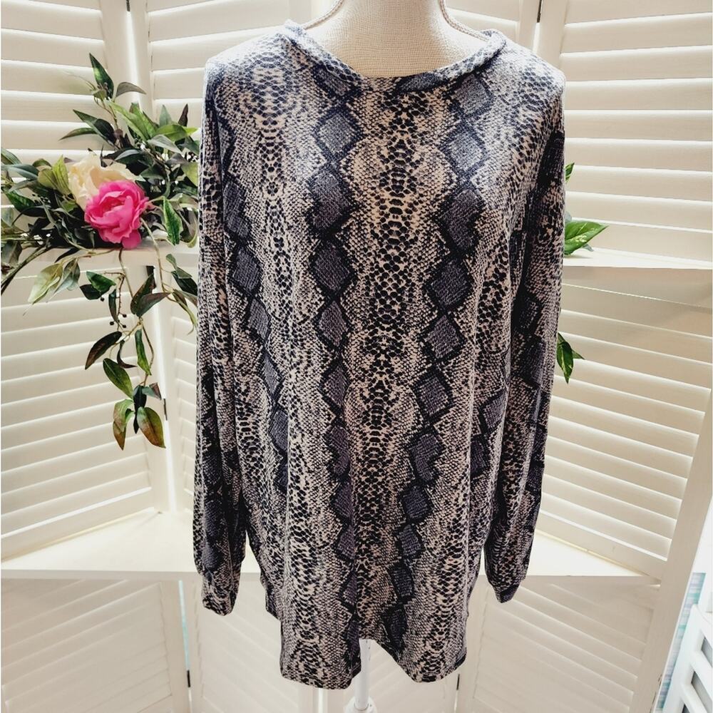 FASHION NOVA NEW SLITHER TO YOU SNAKEPRINT BLOUSE SIZE XL